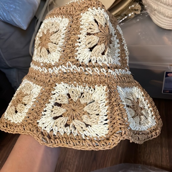 Crotchet hat- new with tags - Picture 2 of 5